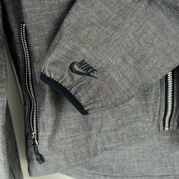 Nike Men’s Lightweight Zipper Jacket with Hidden Hood - Picture 7 of 7